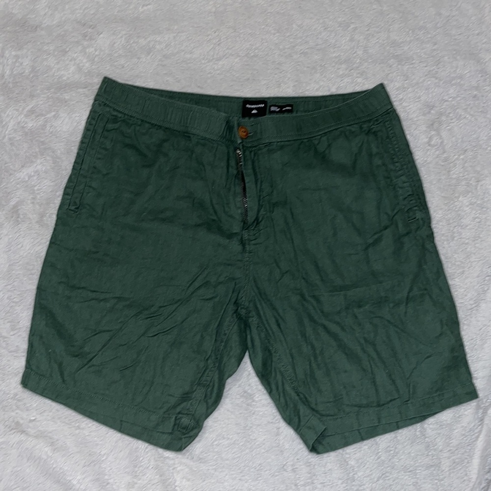 Quicksilver green shorts